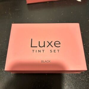 Luxe lash tint black